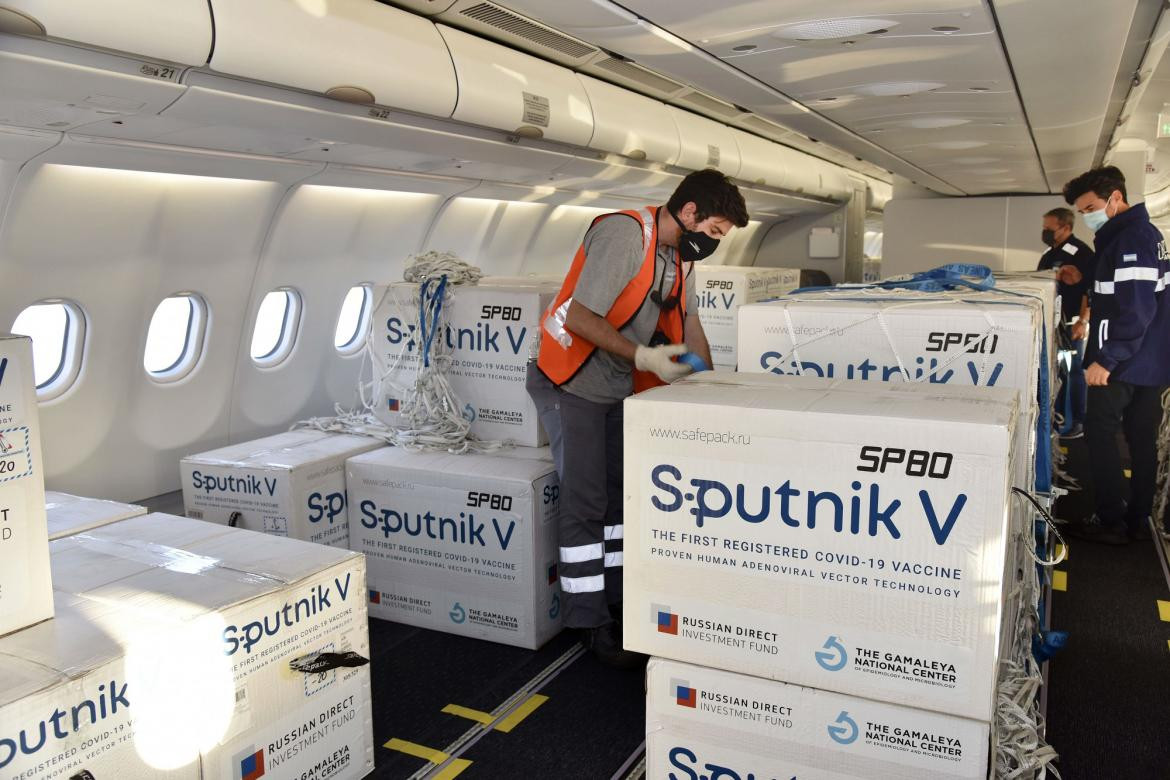 Avión con vacunas Sputnik V, NA