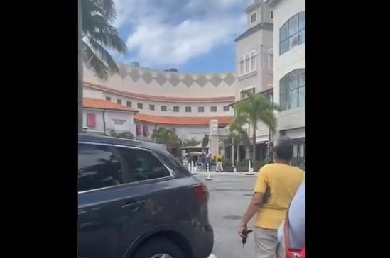 Pánico en Miami, tiroteo en shopping