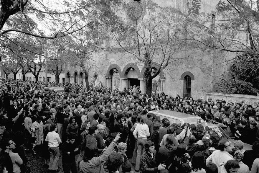 El domingo 12 de mayo, una multitud de acercó a la iglesia San Francisco Solano para despedir al padre Mugica