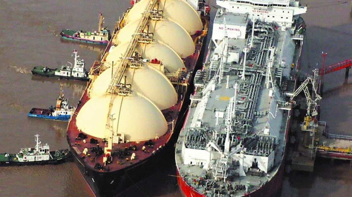 Transporte de gas y petróleo, buques, foto EconoJournal