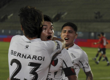 Colón derrotó a Independiente y es finalista de la Copa de la Liga