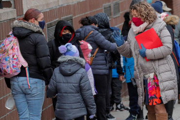 Nueva York exigirá que todo el personal de las escuelas esté vacunado