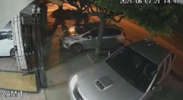 VIDEO: desnudaron y golpearon a hombre para robarle la camioneta en González Catán