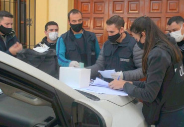 Desbarataron un vacunatorio clandestino contra coronavirus en la provincia de Mendoza: seis detenidos