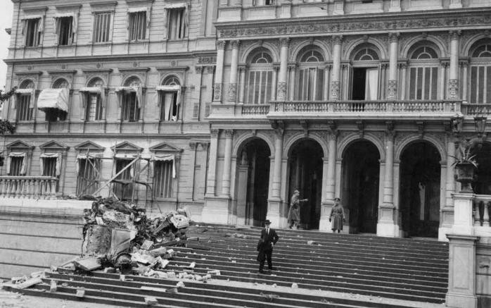 La Casa de Gobierno, después del bombardeo,  Archivo General de la Nación