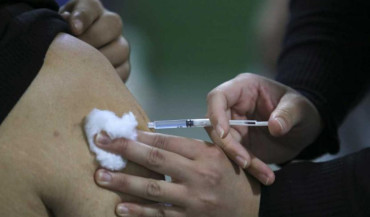 La OMS no recomienda aplicar una tercera dosis de la vacuna contra el coronavirus