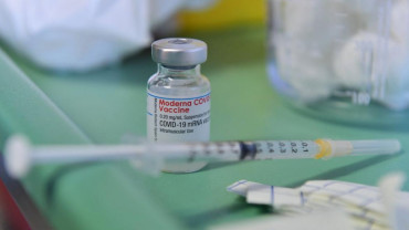 Moderna completa la solicitud para la aprobación total de su vacuna contra el coronavirus