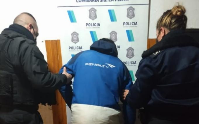 Detenido por golpear a su pareja con su bebé en brazos en La Plata