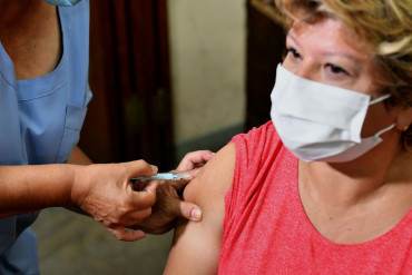 Cinco distritos participan de la combinación de vacunas y este miércoles se conocerá el primer informe