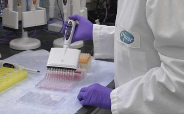 Pfizer y BioNTech buscan demostrar la efectividad de una tercera dosis de su vacuna