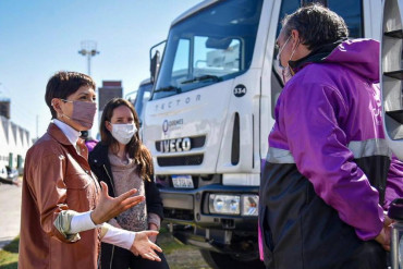 Mayra Mendoza presentó camiones para recolección de residuos y anunció incorporación de 200 contenedores