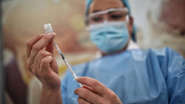 Uruguay comenzó a vacunar con una tercera dosis de refuerzo