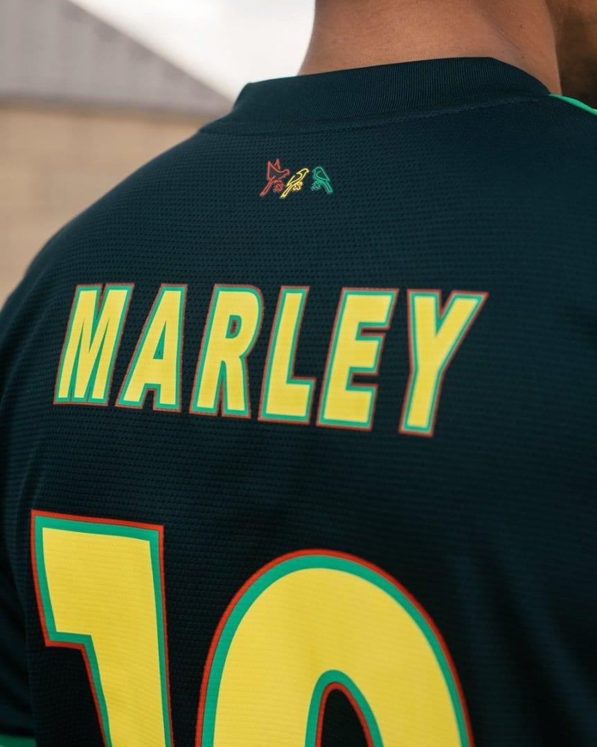 Camiseta del Ajax en homenaje a Bob Marley