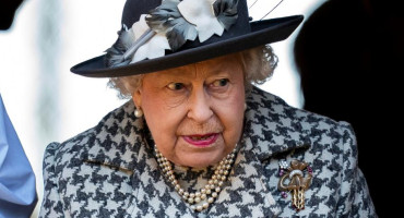 La reina Isabel II rechazó el premio 