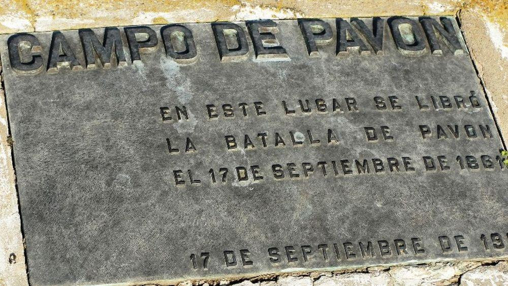 Placa que recuerda el sitio donde se libró la Batalla de Pavón