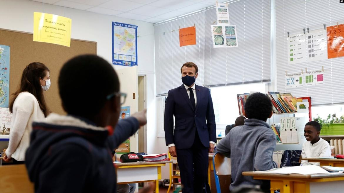 Quitan obligatoriedad de usar barbijos en las aulas en Francia