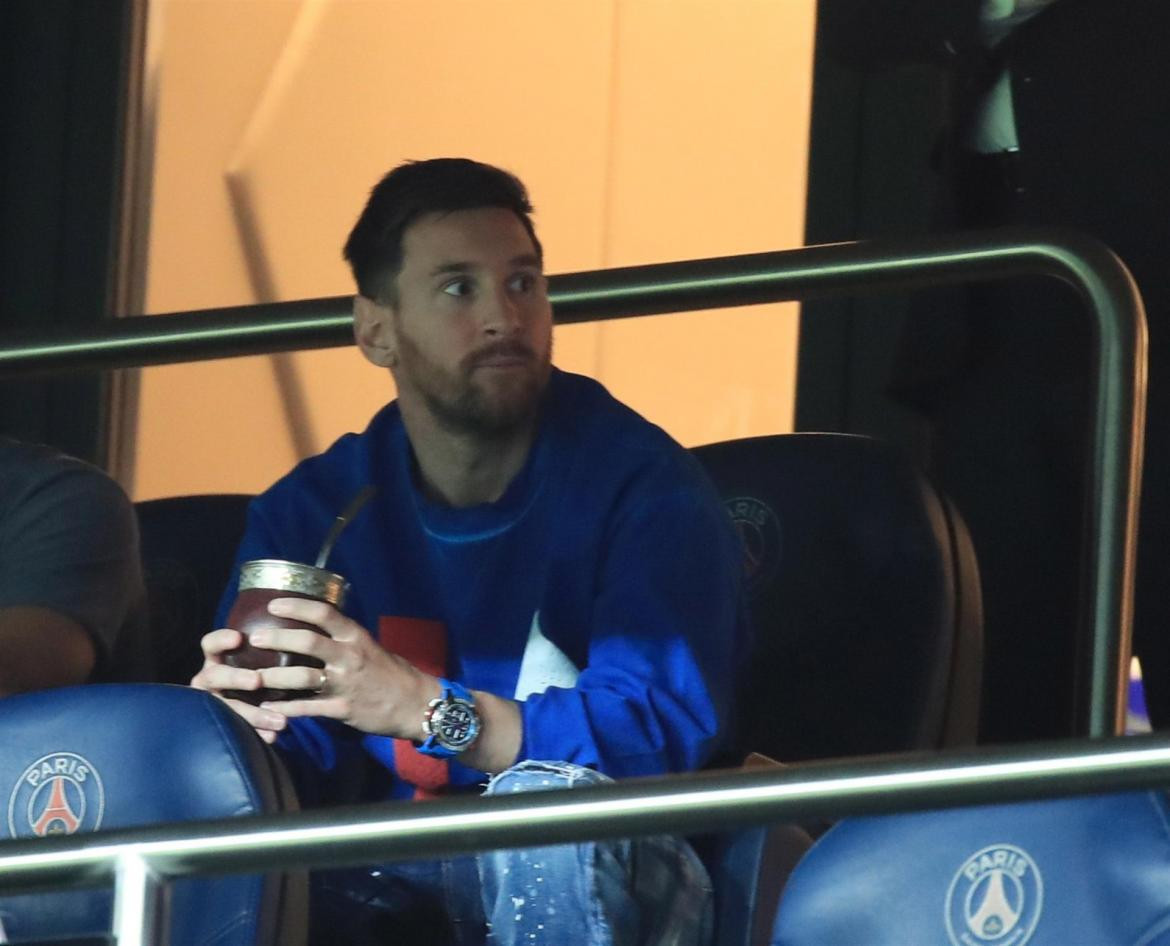 Lionel Messi observando el partido del PSG, fútbol francés, EFE