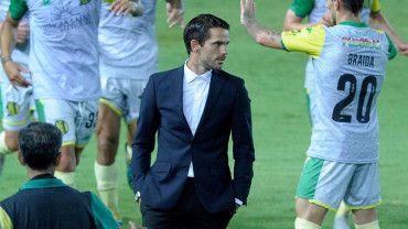 Fernando Gago presentó su renuncia como entrenador de Aldosivi