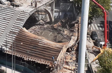VIDEOS: se derrumbó parte de una tribuna en construcción del estadio de Ferro en Caballito