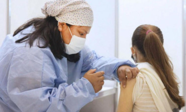 El Gobierno formalizó la aprobación de la vacuna de Moderna en niños mayores de 12 años