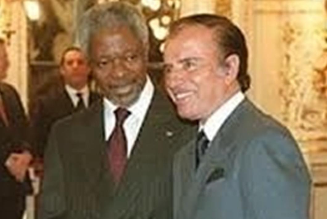 El Presidente Menem recibe al Secretario General de las Naciones Unidas Kofi Annan en el salón Blanco de la casa Rosada