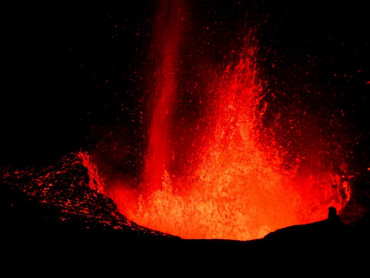 Impactante video: así burbujea la lava del volcán de La Palma