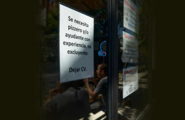 El nuevo problema de bares y restaurantes en Argentina: no consiguen empleados