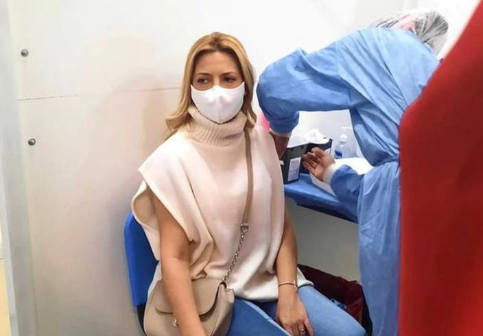 Vacunación de Fabiola Yañez contra el coronavirus
