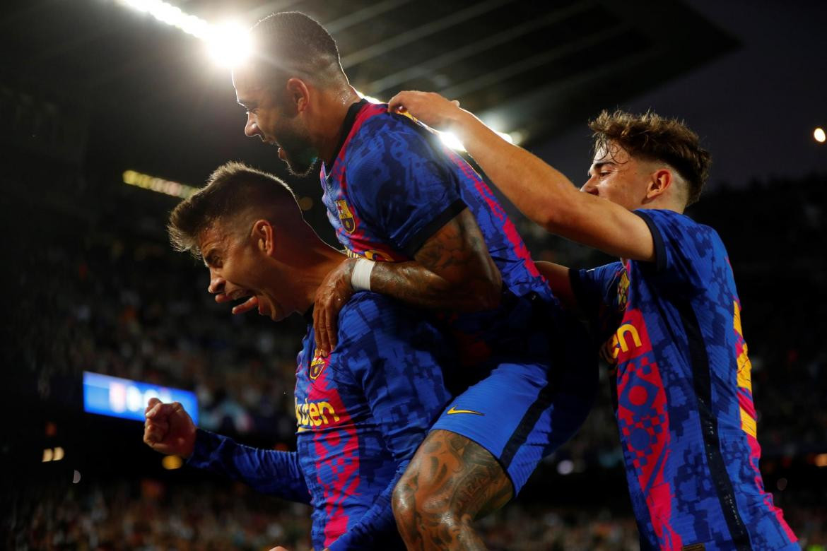 Festejo de Pique para el Barcelona ante Dinamo Kiev por Champions League, AGENCIA EFE