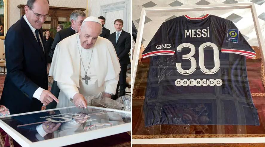 Papa Francisco con la camiseta de Messi