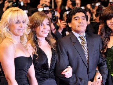 Claudia Villafañe, Dalma y Gianinna Maradona escribieron emotivos mensajes para el 10 en el día de su cumpleaños