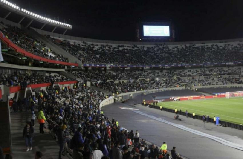 El partido con Uruguay fue una fiesta en el campo en el campo de juego, pero no en las tribunas.