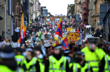 Cop26: miles de jóvenes toman Glasgow para exigir justicia climática y racial