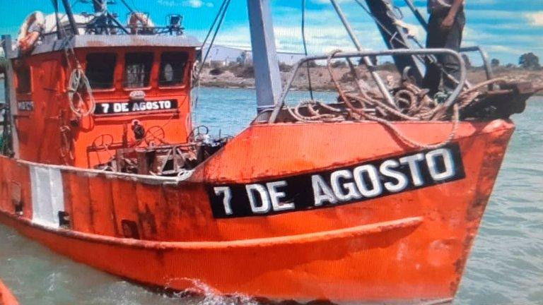 Buque 7 de agosto que protagonizó accidente en Rio Negro