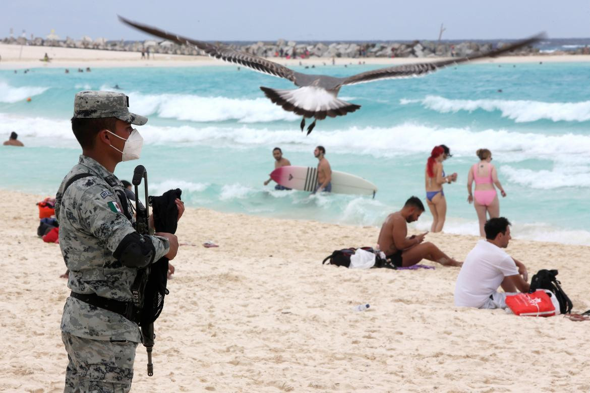 Patrulla de México recorre las playas de Cancún ante la ola de narcotráfico, AGENCIA EFE