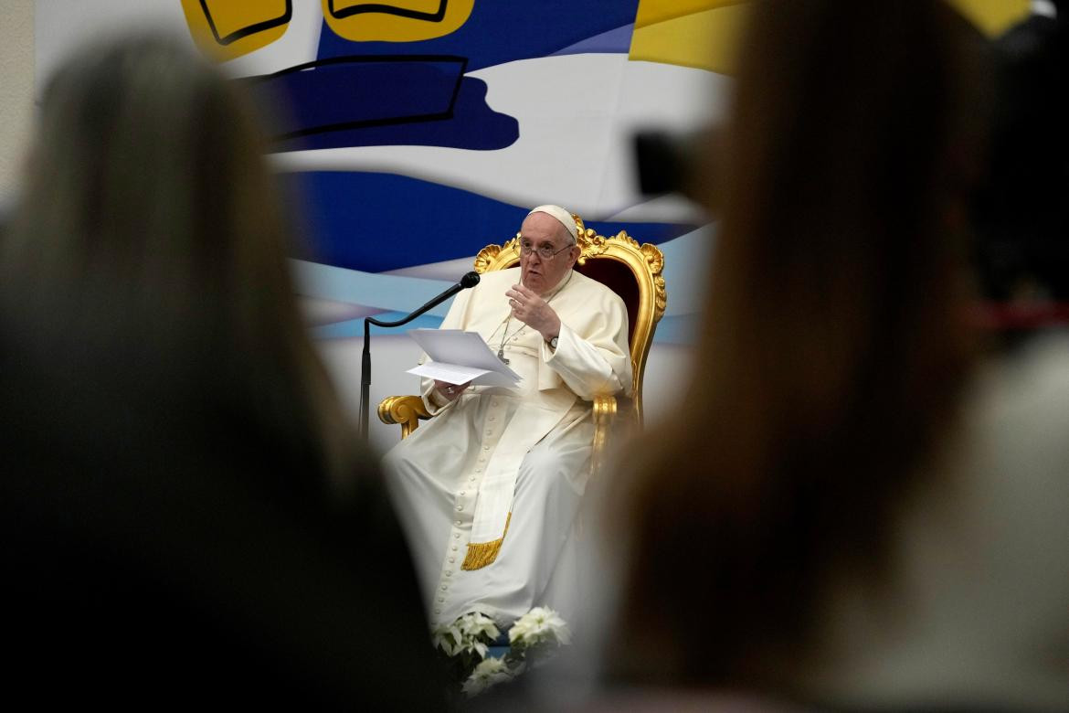 Papa Francisco en su gira por Grecia, Reuters