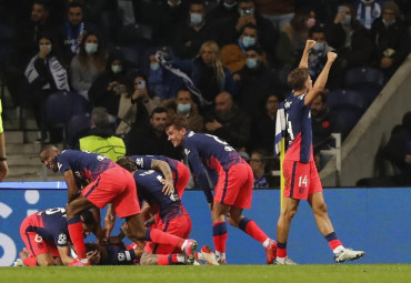 El Atlético de Madrid de Simeone supo sufrir, venció al Porto y logró el 