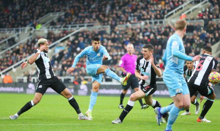 Manchester City goleó a Newcastle y es líder de la Premier League