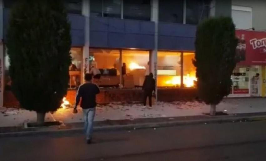 Atacaron e incendiario el edificio del diario El Chubut en Trelew