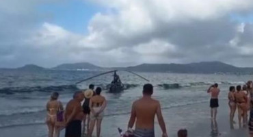 Florianópolis: un helicóptero se estrelló en una de las playas más concurridas por argentinos