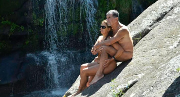 Pareja nudista promueve turismo al desnudo: así hablan de su experiencia