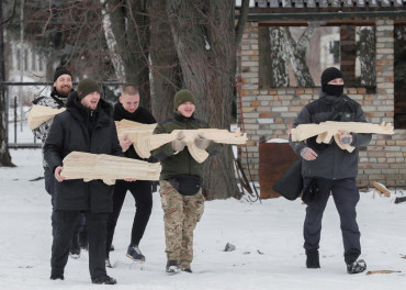 Rusia retira una parte de sus tropas desplegadas en la frontera con Ucrania