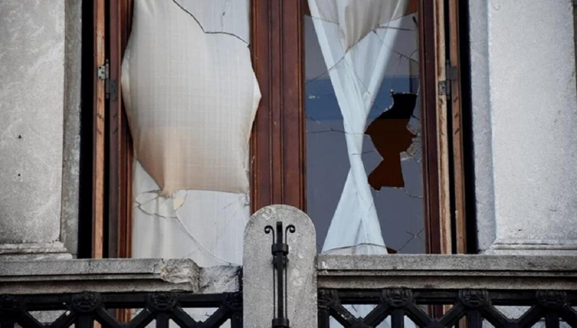 Manifestantes de izquierda rompieron las ventanas del despacho de Cristina Kirchner