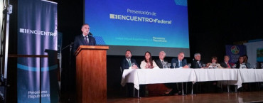 Miguel Angel Pichetto presentó una fundación y afirmó: “La educación no puede estar en manos de los Baradel”