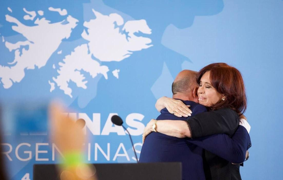 Cristina Kirchner y el presidente de la Cámara de Diputados, Sergio Massa, participan de un homenaje a los veteranos de Malvinas en el Congreso de la Nacion. Foto NA