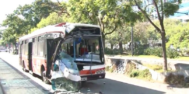 Violento choque entre dos colectivos en el Metrobús de la 9 de Julio: al menos 17 heridos