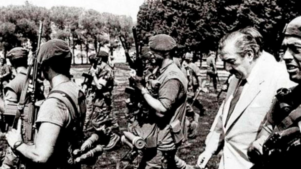 Raúl Alfonsín en el levantamiento de los Carapintadas en La Tablada
