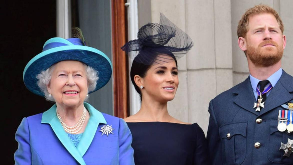 Isabel II junto a Meghan Markle y Harry, Reuters