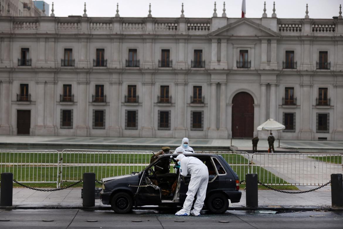 Incendio de un hombre frente al Palacio de la Moneda en Chile, REUTERS