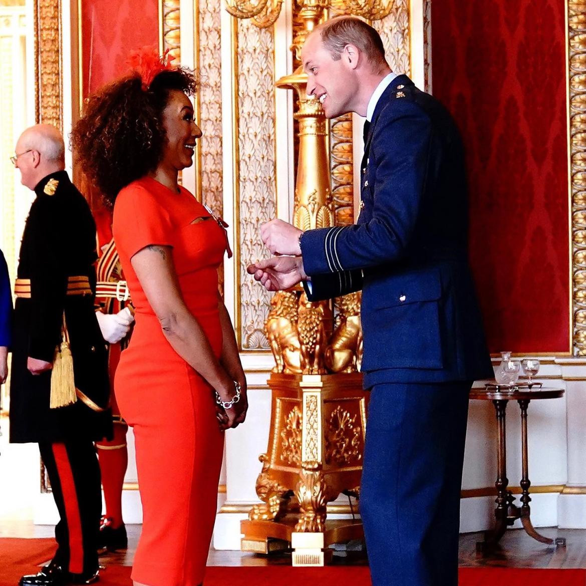 Mel B condecorada por la Realeza Británica. Foto: Twitter @KensingtonRoyal.